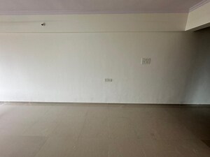 Room in 3 BHK Apartment at Nirmal Polaris, Mulund West – for Rent