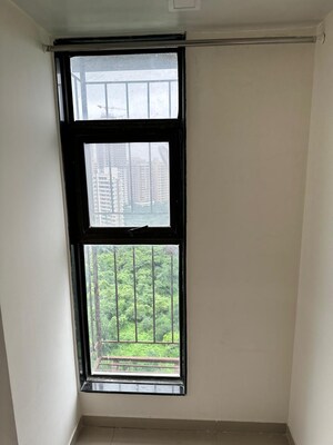 Room in 3 BHK Apartment at Nirmal Polaris, Mulund West – for Rent
