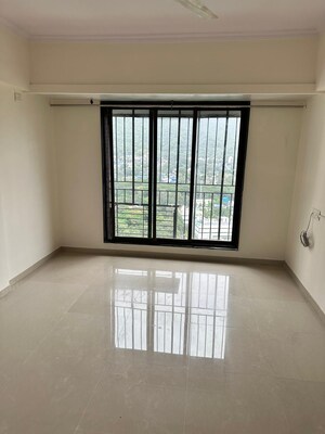 Room in 3 BHK Apartment at Nirmal Polaris, Mulund West – for Rent