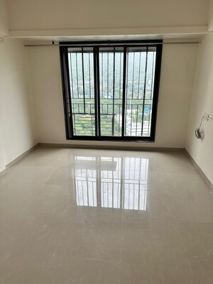 Room in 3 BHK Apartment at Nirmal Polaris, Mulund West – for Rent