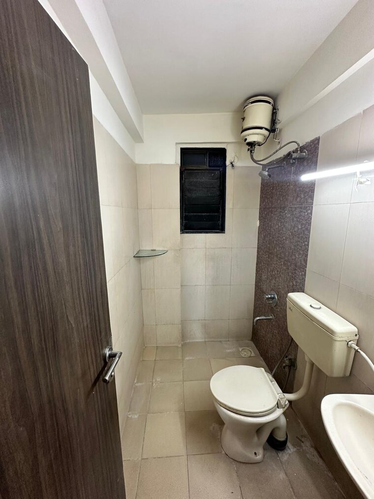 Bathroom, nirmal-polaris 3 Bedroom 1900 Sq.Ft. Apartment In Mulund West Mumbai 9216779