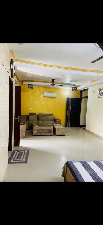 Team Area in 2 BHK Apartment at Surya Towers Zirakpur, Lohgarh – for Rent