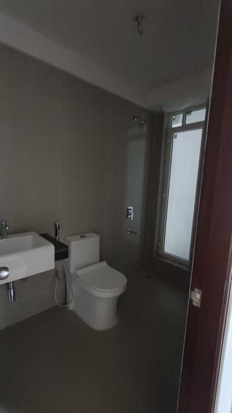 Bathroom, kalpataru-paramount 2 Bedroom 672 Sq.Ft. Apartment In Kapur Bawdi Thane 9216857