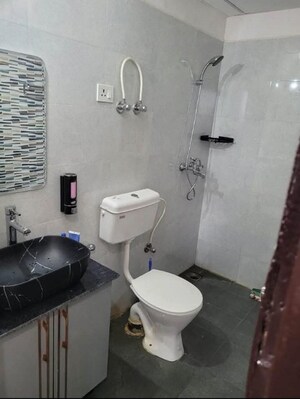 Bathroom in 2 BHK Apartment at DLF Hamilton Court, Sector 27 – for Rent