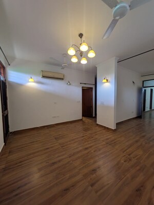 Room in 2 BHK Builder Floor at Qutub Plaza, Sector 26 – for Rent