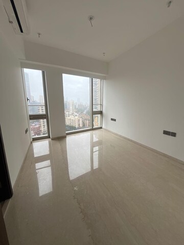 Room in 3 BHK Apartment at Lodha World One, Worli – for Sale