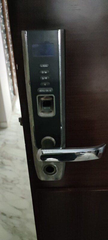Furnished Amenities in 4 BHK Builder Floor at Hauz Khas – for Rent