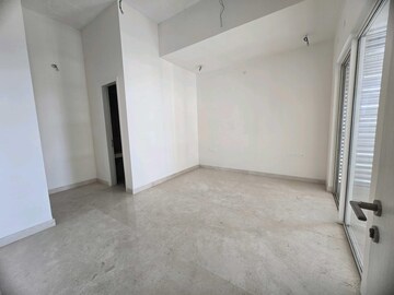 Room in 3 BHK Apartment at Indiabulls Sky Forest, Lower Parel – for Sale