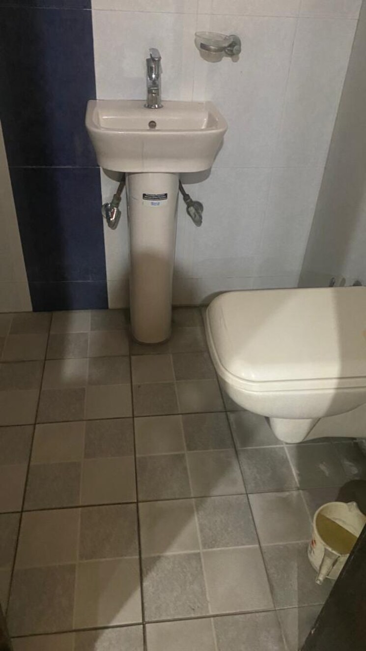 Bathroom, rajendra nagar Commercial Office Space 1750 Sq.Ft. In Rajendra Nagar Patna 9216955