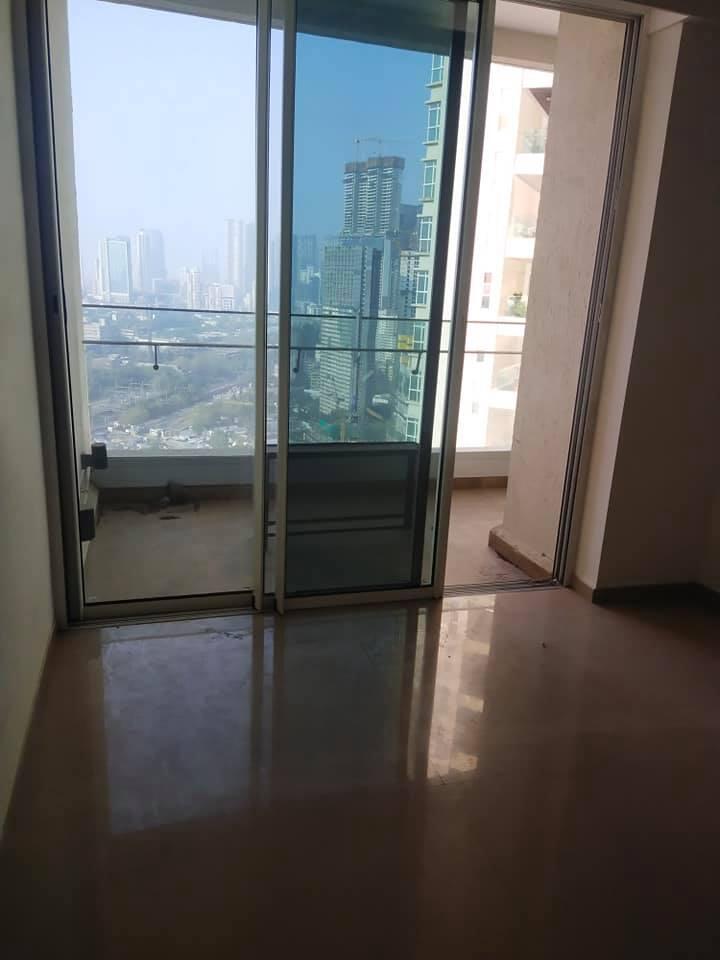 3 BHK + Servant Room Apartment For Sale in K Raheja Vivarea