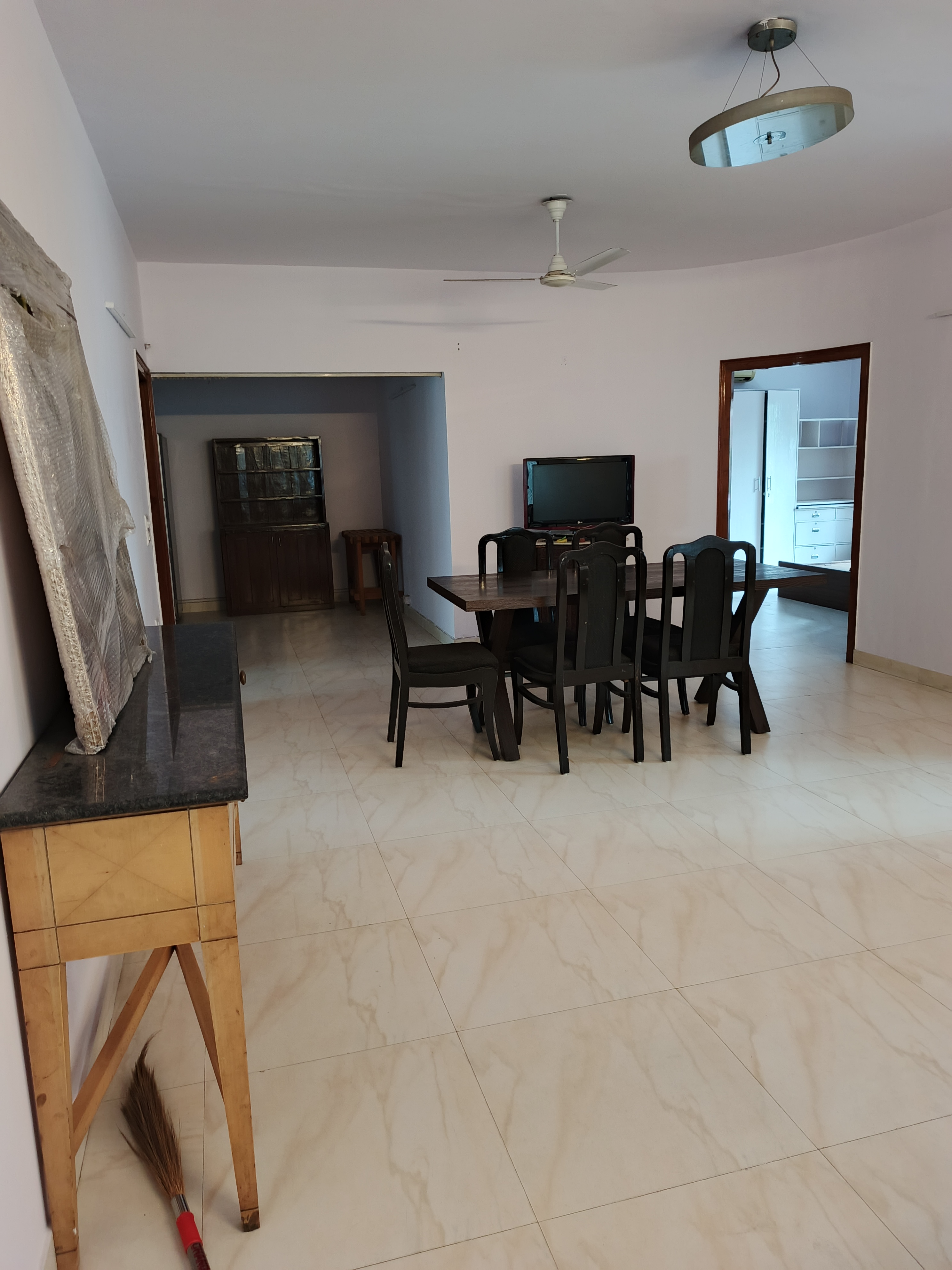 3 BHK + Servant Room Builder Floor For Rent in Defence Colony