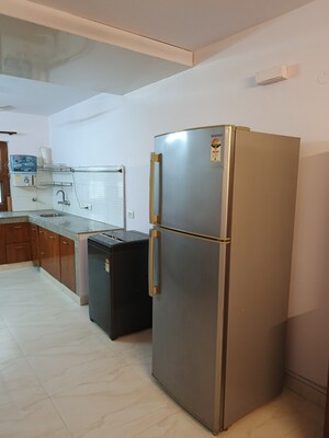 Room in 3 BHK Builder Floor at Defence Colony – for Rent