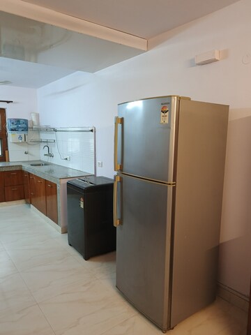 Room in 3 BHK Builder Floor at Defence Colony – for Rent