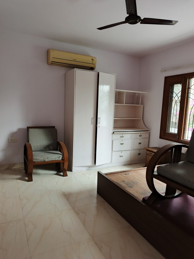 Living Room, defence colony 3 Bedroom 2100 Sq.Ft. Builder Floor In Defence Colony Delhi 9216971