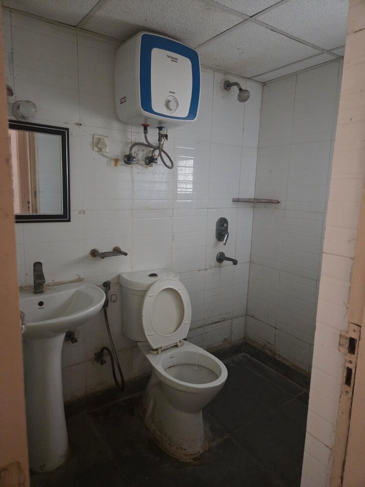 Bathroom, supertech-cape-town 2 Bedroom 930 Sq.Ft. Apartment In Sector 74 Noida 9216989