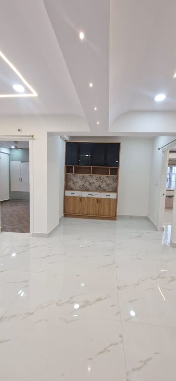 Room in 3 BHK Builder Floor at Kondapur – for Rent