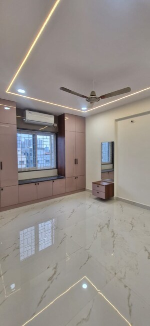 Room in 3 BHK Builder Floor at Kondapur – for Rent