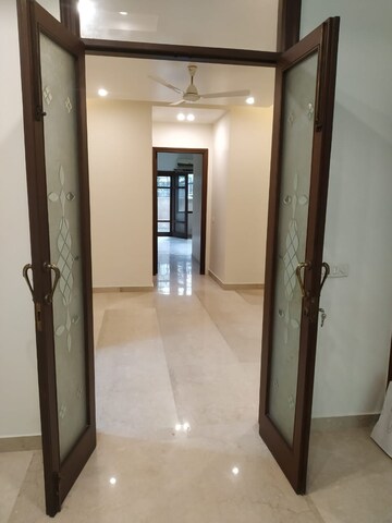 5 BHK Builder Floor – Entrance View at Anand Lok - for Rent