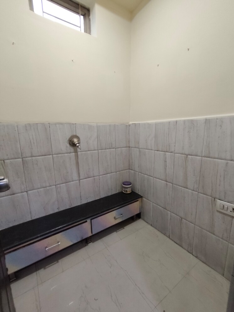 Bathroom, madhapur 3 Bedroom 2000 Sq.Ft. Builder Floor In Madhapur Hyderabad 9217122
