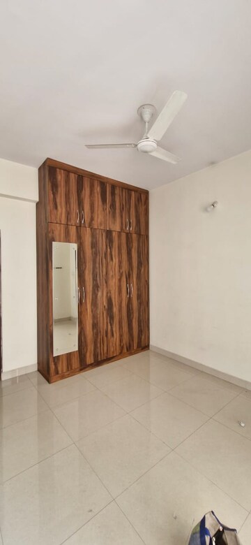 Room in 2 BHK Builder Floor at Kondapur – for Rent