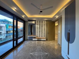 Room in 4 BHK Apartment at Greater Kailash ii – for Rent