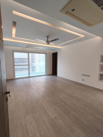 Room in 3.5 BHK Apartment at Panchsheel Park – for Rent