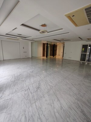 Room in 3.5 BHK Apartment at Panchsheel Park – for Rent