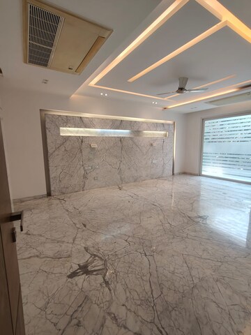 Room in 3.5 BHK Apartment at Panchsheel Park – for Rent