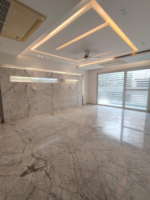 Room in 3.5 BHK Apartment at Panchsheel Park – for Rent