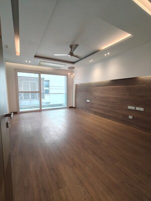 Room in 3.5 BHK Apartment at Panchsheel Park – for Rent