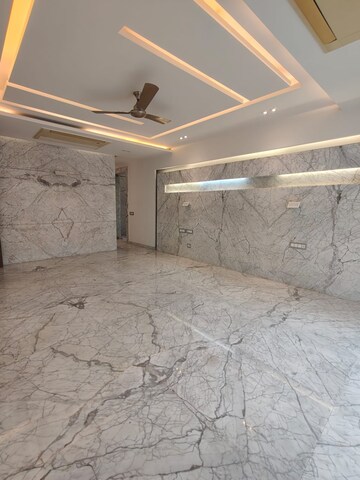Room in 3.5 BHK Apartment at Panchsheel Park – for Rent