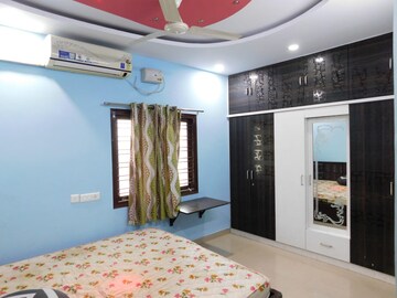 Bedroom in 2 BHK Builder Floor at Kondapur – for Rent