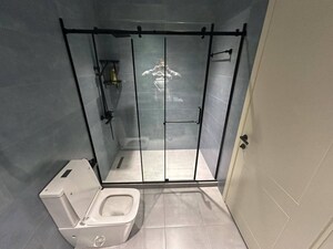 Bathroom in 6+ BHK Villa at Safdarjung Enclave – for Rent