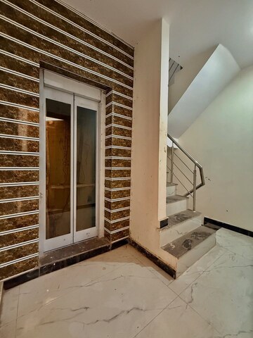 Staircase in 6+ BHK Villa at Safdarjung Enclave – for Rent