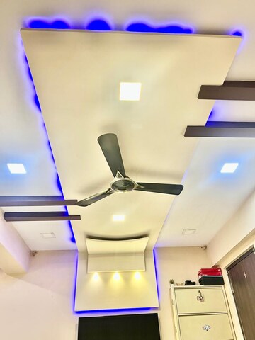 Team Area in 3 BHK Apartment at Sea Garden View, Santacruz West – for Sale