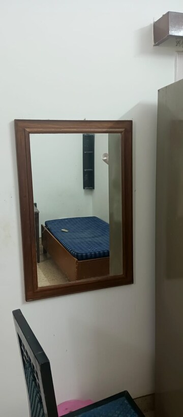 Room in 6+ BHK Villa at South Extension ii – for Rent
