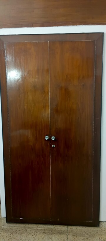 Furnished Amenities in 6+ BHK Villa at South Extension ii – for Rent