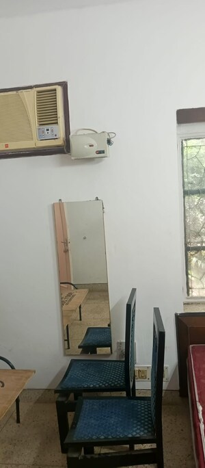 Furnished Amenities in 6+ BHK Villa at South Extension ii – for Rent