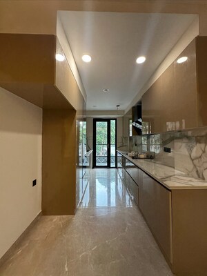 Building Lobby in 5 BHK Builder Floor at Ashok Vihar Phase 2 – for Sale