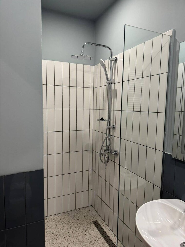 Bathroom, uttam nagar 3 Bedroom 100 Sq.Yd. Independent House In Uttam Nagar Delhi 9217309