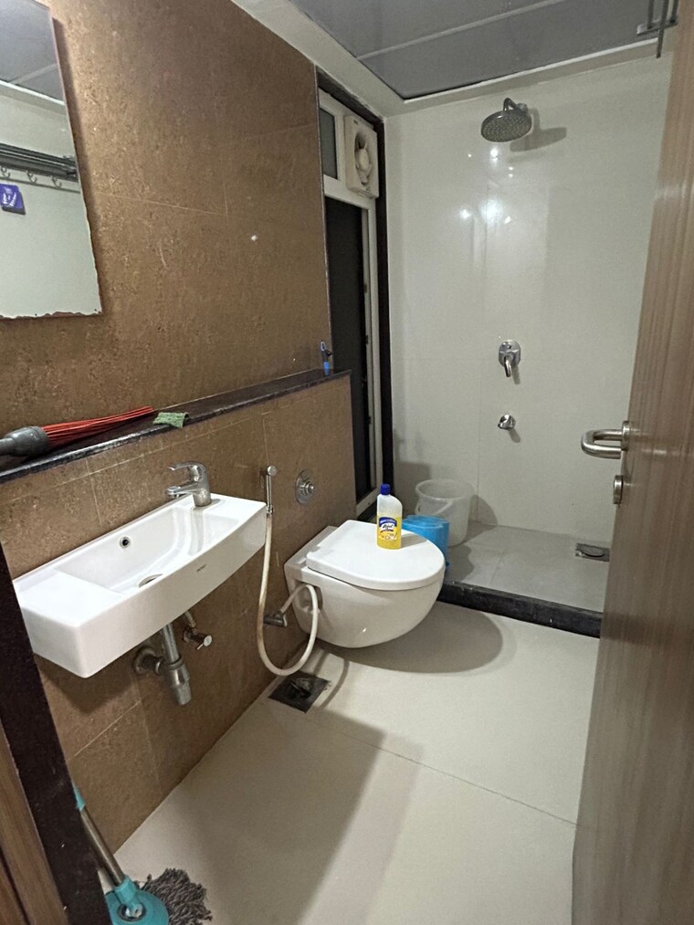 Bathroom, goel-ganga-legend 2 Bedroom 1200 Sq.Ft. Apartment In Bavdhan Pune 9217329