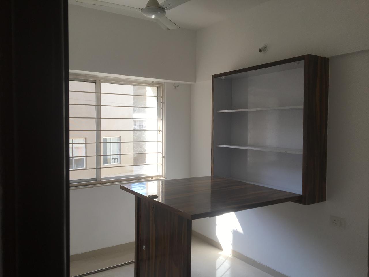 2 BHK + Extra Room Apartment For Rent in Shapoorji Pallonji Vanaha Golfland