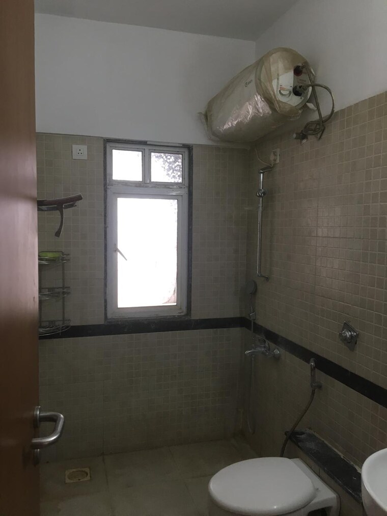 Bathroom, shapoorji-pallonji-vanaha-golfland 2 Bedroom 1011 Sq.Ft. Apartment In Bavdhan Pune 9217337