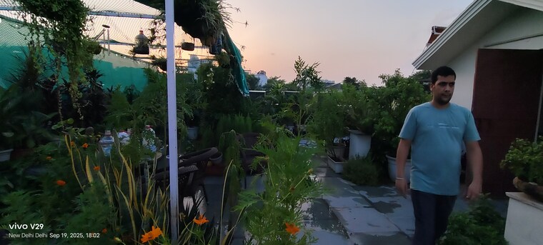 Garden, saket 4 Bedroom 500 Sq.Yd. Builder Floor In Saket Delhi 9217341