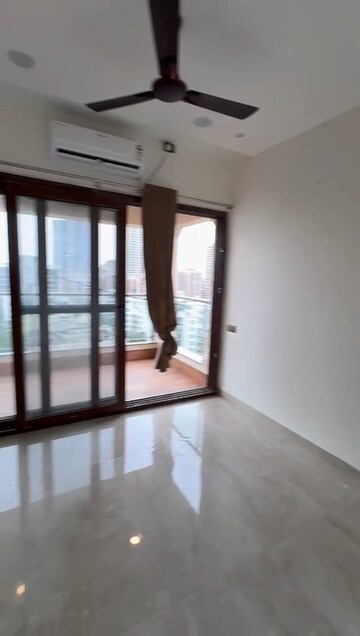 Room in 3 BHK Apartment at Swapna Surabhi CHS, Santacruz East – for Rent