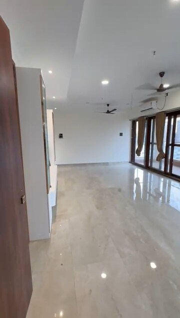 Room in 3 BHK Apartment at Swapna Surabhi CHS, Santacruz East – for Rent