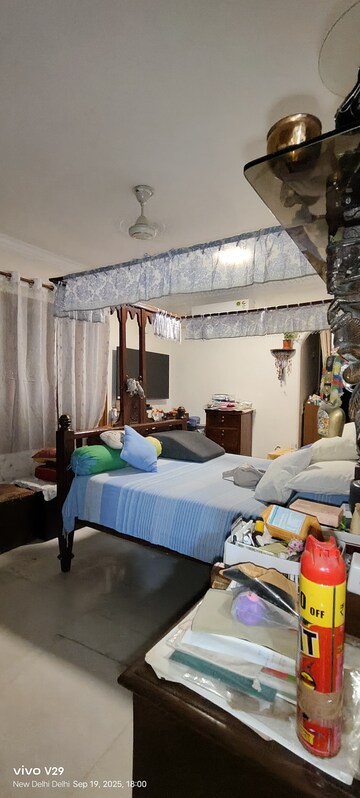 Team Area in 4 BHK Builder Floor at Saket – for Sale