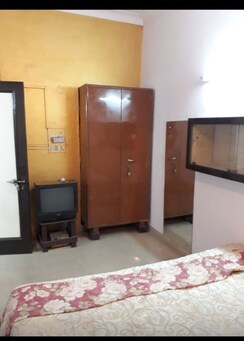 2 BHK Builder Floor For Sale in Lajpat Nagar I