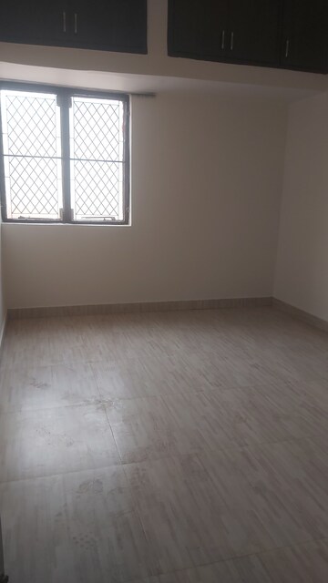 Room in 1.5 BHK Apartment at Mayur Vihar – for Rent