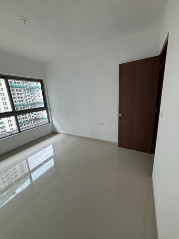 Room in 2 BHK Apartment at Kalpataru Immensa E, Kolshet Road – for Rent